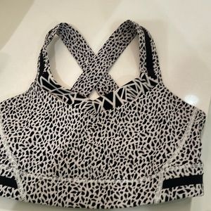 White and black lululemon sports bra